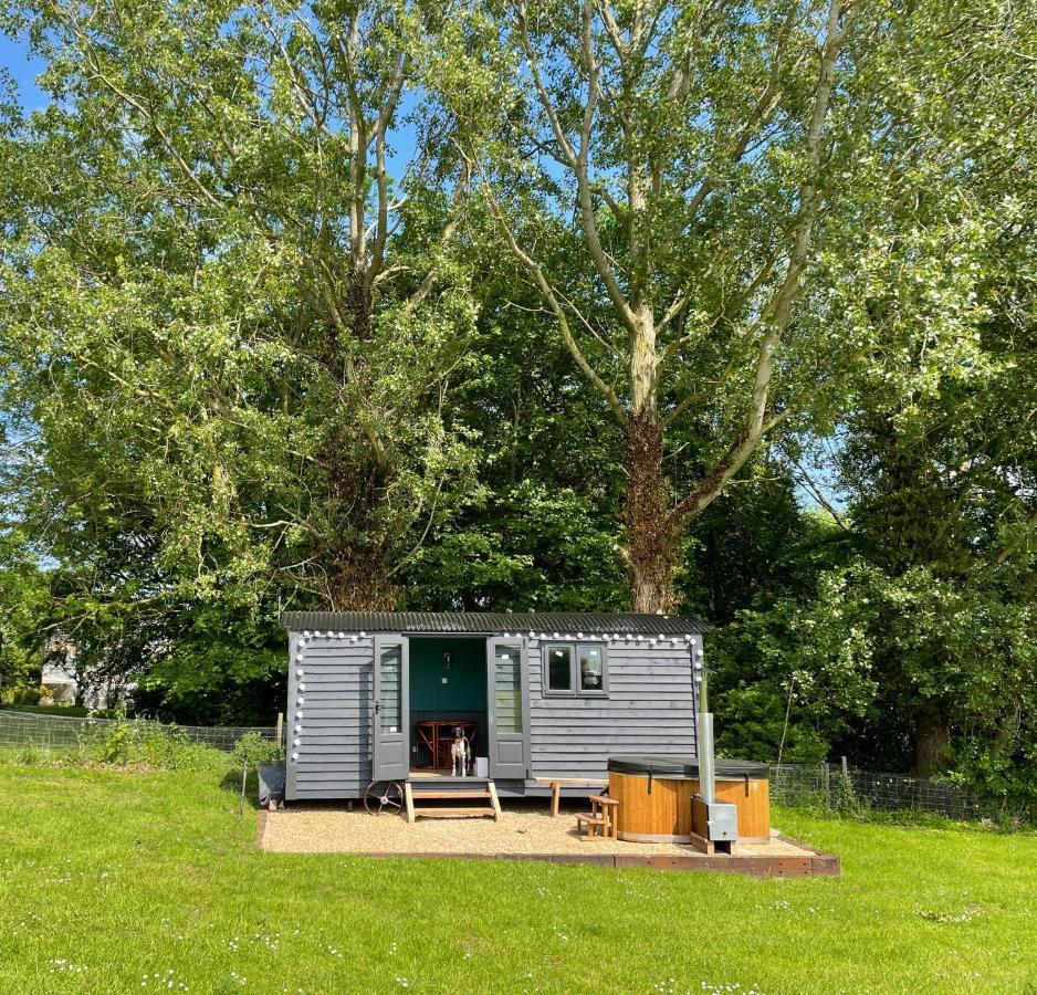 Old King William Shepherd Huts And Private Hot Tubs In North Norfolk Hunworth Exterior foto