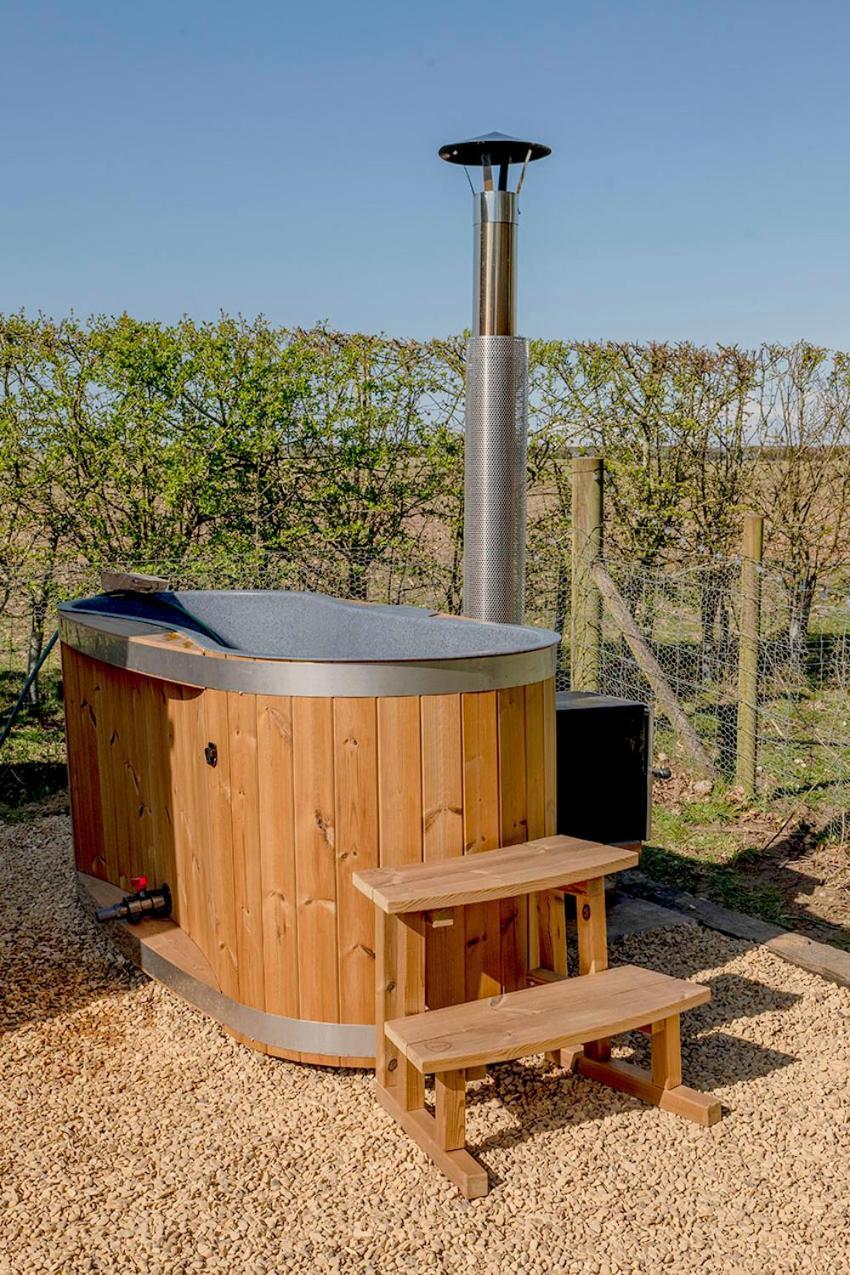 Old King William Shepherd Huts And Private Hot Tubs In North Norfolk Hunworth Exterior foto