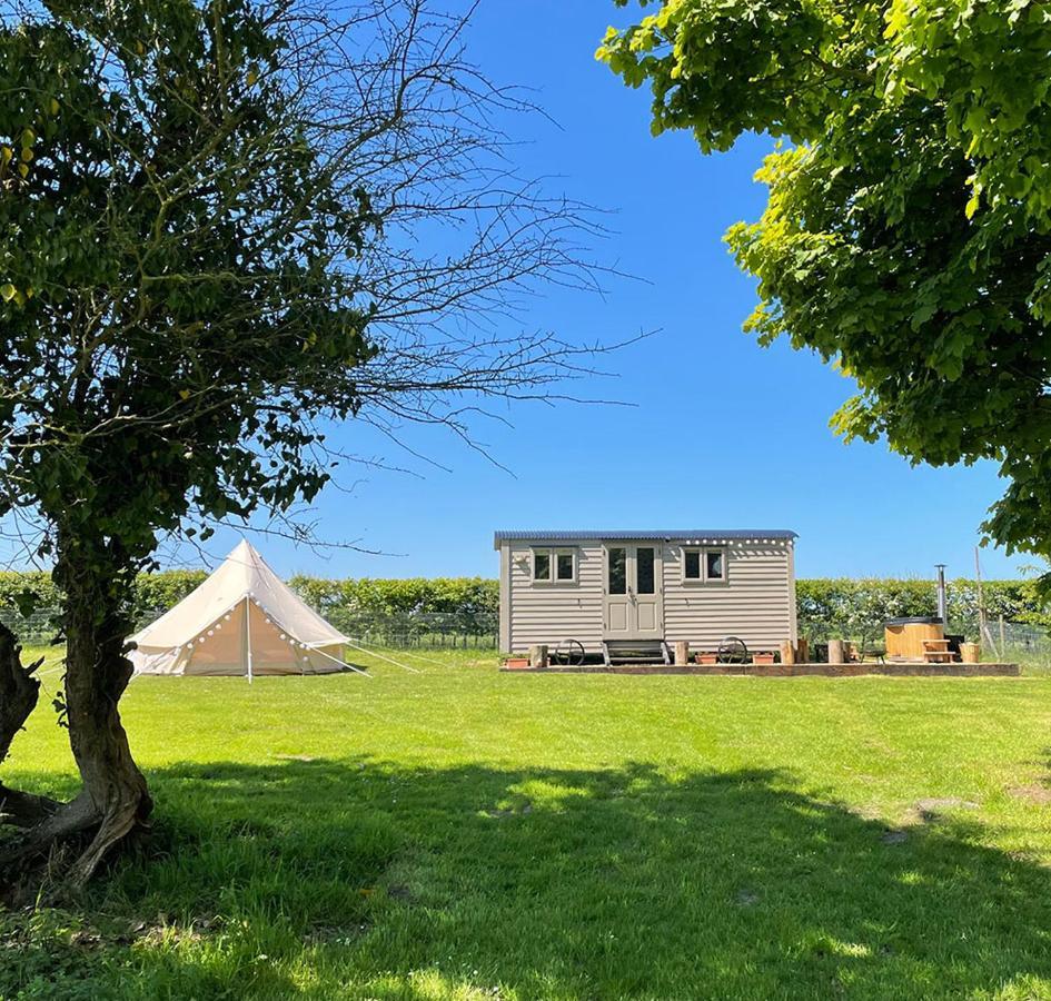 Old King William Shepherd Huts And Private Hot Tubs In North Norfolk Hunworth Exterior foto